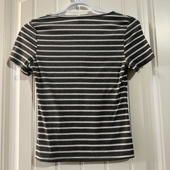 SHEIN Causal striped tee with button up bust - Picture 3 of 3